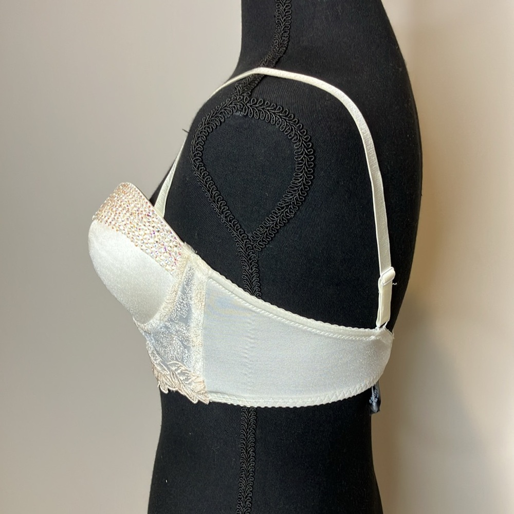 Bebe Bedazzled Cream Lace Bralette NWOT - Picture 2 of 5
